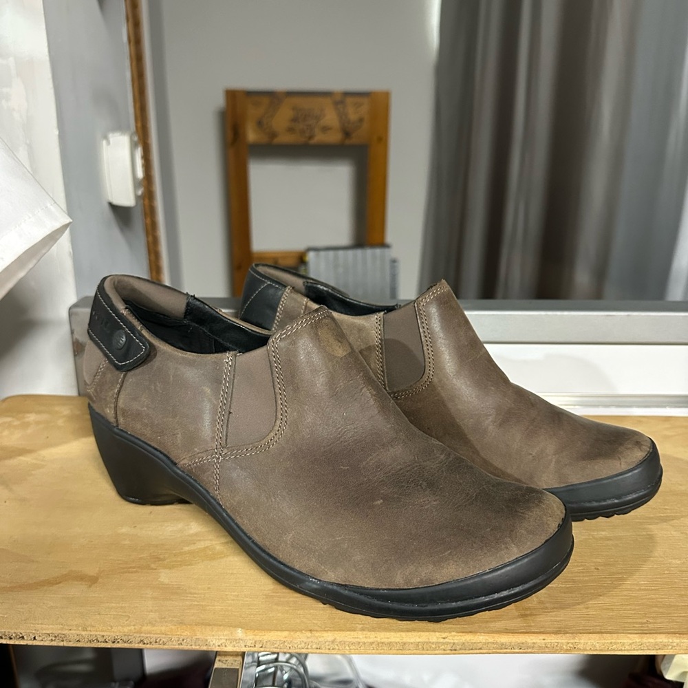 Merrell Women’s Leather Heeled Boots!
